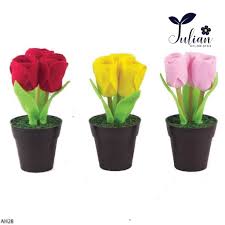 Bagi kalian nih para pelajar yang saat ini ada tugas prakarya, tulisan tentang cara paling mudah membuat bunga tulip dari kain flanel ini mungkin bisa kalian jadikan referensi. Membuat Bunga Tulip Dari Kain Flanel Lakaran