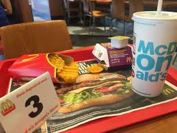 Exklusive coupons, gutscheine und angebote mobil bestellen und bezahlen tolle aktionen jetzt downloaden! Allez Zusammen Ran An Die Mc Donald S Gutscheine Deutschland Burger Im Test