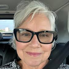 Good morning, does anyone know of any beginner hand crochet classes? I've  already gone to Michael's and Hobby Lobby. The kiddo wants to learn and  that is not in my wheel house.