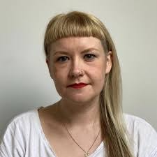 Mona Benjamin's Instagram, Twitter & Facebook