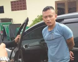 Polisi masih menyelidiki lebih dalam mengenai kasus penemuan mayat ibu dan anak yang ditemukan di bagasi mobil mewah di subang, jawa barat. Kabur Ke Garut Pelaku Pembunuhan Sopir Taksi Online Berhasil Dibekuk Satreskrim Polres Subang Bogor Kita Com