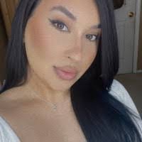 Leslie Robles's Instagram, Twitter & Facebook