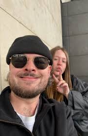 That cold is really creeping in now 🤢 my nose is stinging in the mornings  and my eyes water up as if I'm freshly grieving a loss 🥲 If we sit anywhere