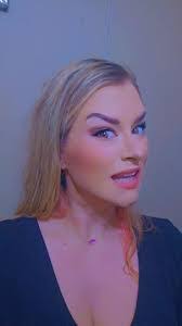 Tara Randall's Instagram, Twitter & Facebook