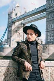 Pin By Fabian Bernald On Fashion Style Men Photoshoot London London Photographer Poses For Men