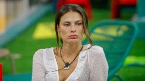 Un terrificante lutto colpisce la casa del grande fratello vip, il reality condotto da alfonso signorini su canale 5: Gf Vip Dayana Mello Racconta La Sua Infanzia Dolorosa