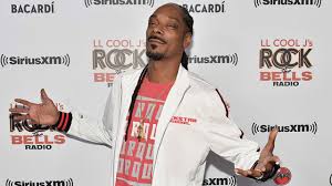 Snoop dogg is an american rapper, singer, songwriter, producer, media personality, entrepreneur, and actor. Snoop Dogg Explains Why He Plans To Vote For The First Time Ever In November Entertainment Tonight