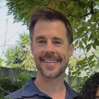 300+ profilů „Hancock“