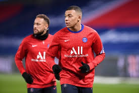 Paris saint germain sportif direktörü leonardo, sözleşmelerinin bitmesine 2 yıl kalan kylian mbappe ve neymar'a ilişkin önceliğin mbappe'de olduğunu belirtti. Paris Saint Germain Neymar Vor Verlangerung Kylian Mbappe Freut Sich