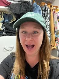 Lisa Abrahamson's Instagram, Twitter & Facebook