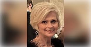 Julia Randall's Instagram, Twitter & Facebook