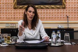 Initialement, l'étage fédéral et les entités fédérées, après yves van laethem. Coronavirus La Belgique En Phase 2 Renforcee Du Plan De Gestion De Risque Federation Horeca Bruxelles