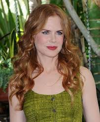 Nicole Kidman Proves Redheads Can Pull Off Sweet Pink Lipstick And Rosy Blush Plus Don T You Love Her Hair This Color Red Hair Color Shades Hair Color Shades Red Hair Color