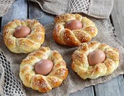 Recette Brioches De Paques En Video Recette Recette Brioche Alimentation Recettes De Paques
