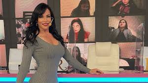 Assistente de palco de Ratinho fatura alto com plataforma proibidona