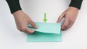 Lipat kertas saring membentuk kerucut robek sedikit sudut lipatan sekitar sekitar setengah diameter, lipat bagian luar dan bagian dalam kerucut, kemudian kaitkan. Cara Membuat Kotak Dari Kertas 12 Langkah Dengan Gambar