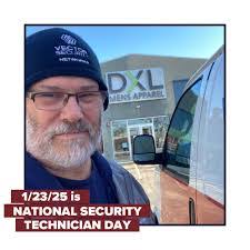 Paul Mascari's Instagram, Twitter & Facebook