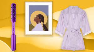 Mom is not always easy to shop for, but you know her better than anyone. 57 Best Gifts For Mom In 2020 Thoughtful Gift Ideas She Ll Love Glamour