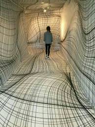 الجدران والأرضية مستويه ولكن خداع بصري Instalaciones Arte Centros De Arte Arte De La Ilusion Optica