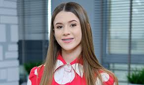 Młoda wokalistka jest bardzo aktywna zawodowo. 360 Degrees Overview Kim Jest Roksana Wegiel Wiek Wzrost Piosenki Plyta Chlopak Zycie Prywatne Kariera Osiagniecia