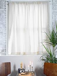 Found out which one of these easy and budget friendly projets you want to try to hang your curtain. How To Hang Curtain Rods How Tos Diy