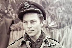 Second World War flying ace Stocky Edwards went 'from Prairie boy to  legend'