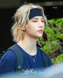 Stray kids hyunjin (long hair) photocards set of 12. Hyunjin With His Long Stray Kids Everywhere ìŠ¤íŠ¸ë ˆì´ í‚¤ì¦ˆ Facebook