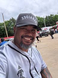 Robert Yaros's Instagram, Twitter & Facebook