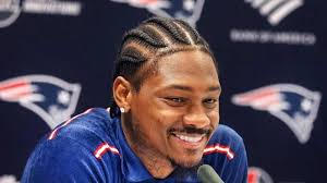 Pemain WR Patriots, Stefon Diggs hadir untuk OTAs sukarela : r/Patriots