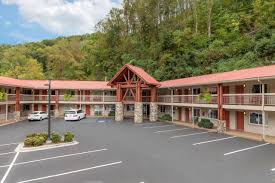 Experience the size and beauty of many bear species at this unique attraction. Econo Lodge Cherokee Cherokee Updated 2021 Prices