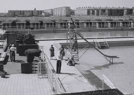 1956 a view of the mirandabad at de mirandalaan in amsterdam zuid the mirandabad was established as an outdoor swimming p afbeeldingen amsterdam geschiedenis