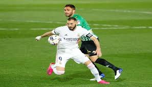 أما فريق أتلتيكو مدريد فيدخل مواجهة الريال وهو يحتل المركز الثاني في جدول ترتيب الدوري برصيد 44 نقطة بفارق 6 نقاط عن برشلونة المتصدر وبفارق نقطتين عن ريال مدريد صاحب. Lv07f97km Fscm