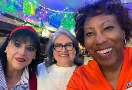 Gail Lind's Instagram, Twitter & Facebook