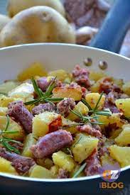 Salsiccia E Patate In Padella Secondo Veloce Ricette Ricette Contorni Patate Con Salsiccia