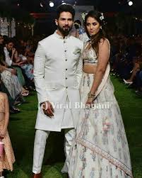 Bollywood Actor Shahid Kapoor With Her Wife Mira Kapoor At Lfw As A Showstopper Wedding Dresses Men Indian Wedding Kurta For Men Indian Groom Wear