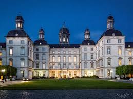 Althoff Grandhotel Schloss Bensberg In Bergisch Gladbach Deutschland Die Ankunft Auf Dem Prachtigen Rondell Dieses Jagdsc Schloss Bensberg Schloss Luxushotel