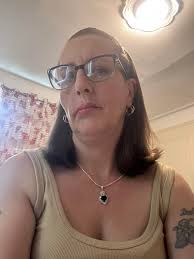 Hi all! I just wanted to introduce myself and share a photo I took . I am  78 years old , retired , I love Kareoke. Playimg cards and love family .