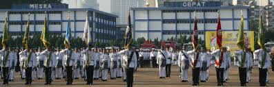 Tahan rendah tahap 1 junior command course unit keselamatan dan penguatkuasaan negeri ukpn siri 1 2020 telah disempurnakan oleh ybhg. 200 Tahun Mesra Cepat Dan Betul The Thirteen Million Plus Ringgit Guy Rambles