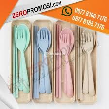 Belanjadapur juga jual peralatan makan keramik belanjadapur, yang jual peralatan makan set dengan gelas, menyediakan glassware untuk keperluan berbeda. Souvenir Set Alat Makan Portable Plastik Custom Logo Murah Di Tangerang Tribunjualbeli Com