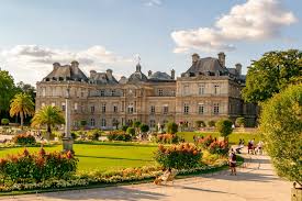 One of the fun things to do in paris is to have a picnic on the grass at the foot of the eiffel tower at champ de mars. Paris Bucket List 50 Fun Attractions Things To Do In Paris