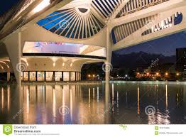 Concebido e realizado pelo famoso arquiteto espanhol santiago calatrava, o projeto visa auxiliar na revitalização da área do porto maravilha, no centro da cidade do rio de janeiro. Museu Do Amanha Em Rio De Janeiro Na Noite Foto De Stock Editorial Imagem De Museu Noite 123776698