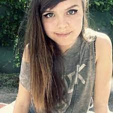 Elsa Armstrong's Instagram, Twitter & Facebook