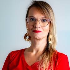 Paula Maciel's Instagram, Twitter & Facebook