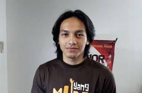 Bahkan untuk alasan totalitas jefri nichol mengubah gaya rambutnya agar terlihat lebih mirip dengan sang legenda tinju ellyas pical. Nangis Saat Ditanya Orangtua Rambut Jefri Nichol Curi Perhatian Netizen Matamata Com