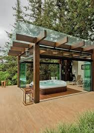 Ein Schones Spa Von Espaco Do Traco Arquitetura In Nicht Minder Schonem Umfeld Whirlpool Pergola Pergola Design Moderne Pergola