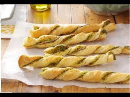 Grissini Velocissimi Di Pasta Sfoglia 2 Versioni Super Golosi Il Finger Food Natalizio Youtube