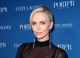 Check spelling or type a new query. Mimikstarre Charlize Theron Kaum Wiederzuerkennen Kurier At
