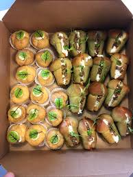 Bignè con ripieno di ganache montata al cioccolato fondente. Lifroc Alla Sinistra Bigne Salati Ripieni Di Mousse Di Facebook