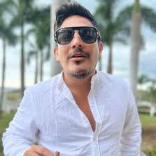 Erick Elera (@erickeleraoficial)