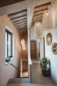 Cette Maison Est Un Nid Perche En Haut D Une Colline Planete Deco A Homes World In 2020 House Interior House Design Home Decor